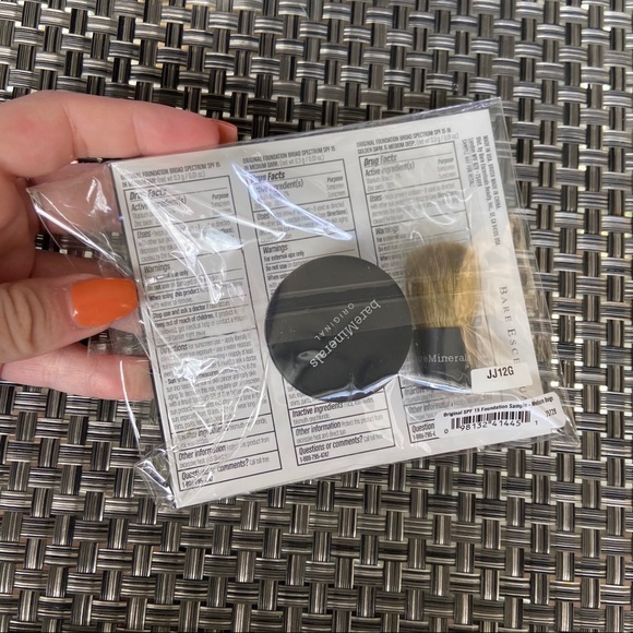 bareMinerals “medium beige” foundation sample